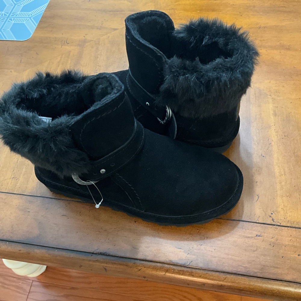 NWOT ~ Woman’s BearPaw Boots ~ sz. 7